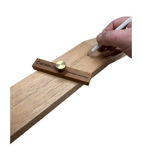 CenterJig du Gitaarbouwwinkel pour marquer le centre sur un morceau de bois