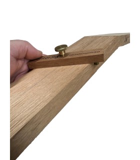 CenterJig du Gitaarbouwwinkel pour marquer le centre sur un morceau de bois
